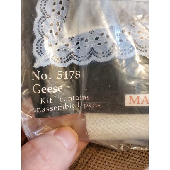 Vintage 80's McNeill Needlework Stencil Stitching Kits Geese 5178 Throw Pillow - Picture 3 of 5